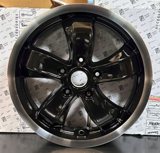 FRONT WHEEL *BLACK W/SILVER EDGE* VESPA GTS HPE 2020-2022