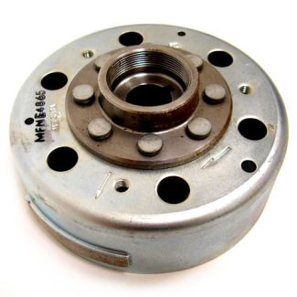 FLYWHEEL CARBURETED LEADER ET4/LX/LXV/S 150 (827903 584695 639725)