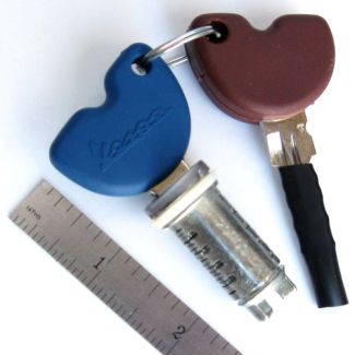 LOCK SET WITH BROWN MASTER/BLUE SLAVE KEY GT/GTS/PRIMAVERA/SPRINT (1B004727R 1B002607)