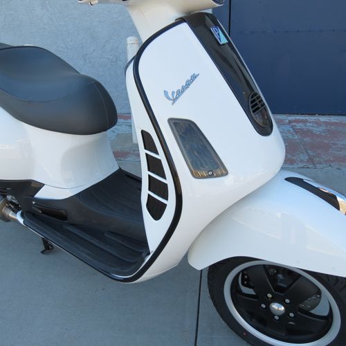 ScooterWest.com - PAIR OF BLACK LEG SHIELD BEADING EDGE TRIM