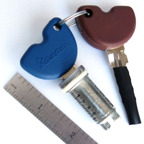 【key】【herlipto】Genova Set-Up Mサイズ ScooterWest.com - LOCK SET WITH BROWN MASTER/BLUE SLAVE KEY