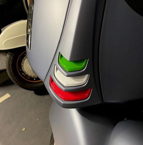 ScooterWest.com - HORN COVER GRILL ITALIAN FLAG COLORS SET OF 3