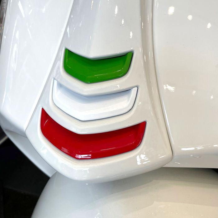 ScooterWest.com - HORN COVER GRILL ITALIAN FLAG COLORS SET OF 3