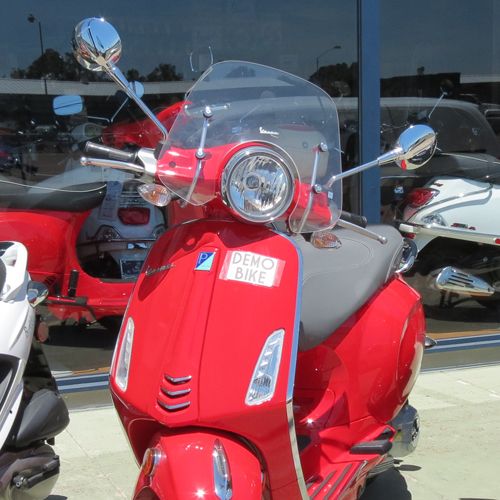 ScooterWest.com - ORIGINAL SMALL VESPA WINDSHIELD CLEAR